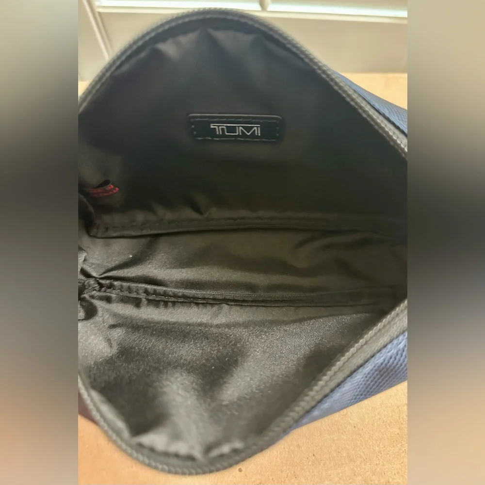 Brand New with Tag TUMI Small Kit Navy - Picture 7 of 7